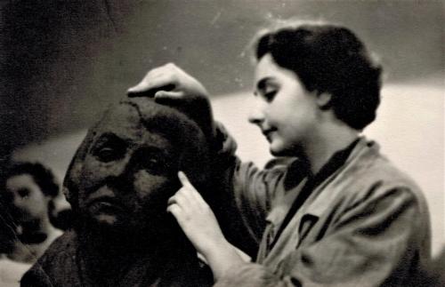 Zdjecie-z-rzezba-Hanna-Dabkowska